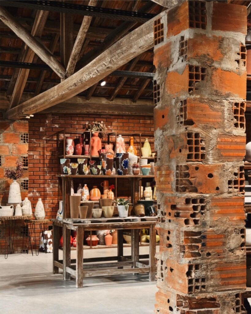 Lisbon and the Lady, Kitchenware