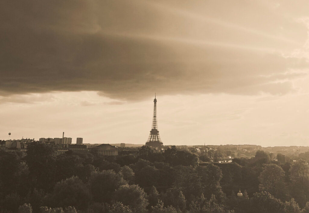 cafe creme eiffel tower in paris